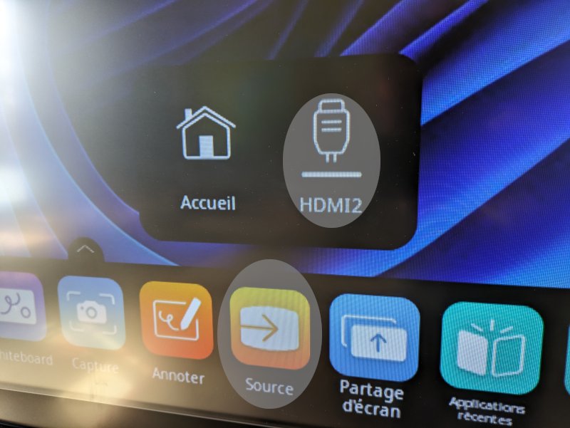 Bouton «source» du panneau de commande